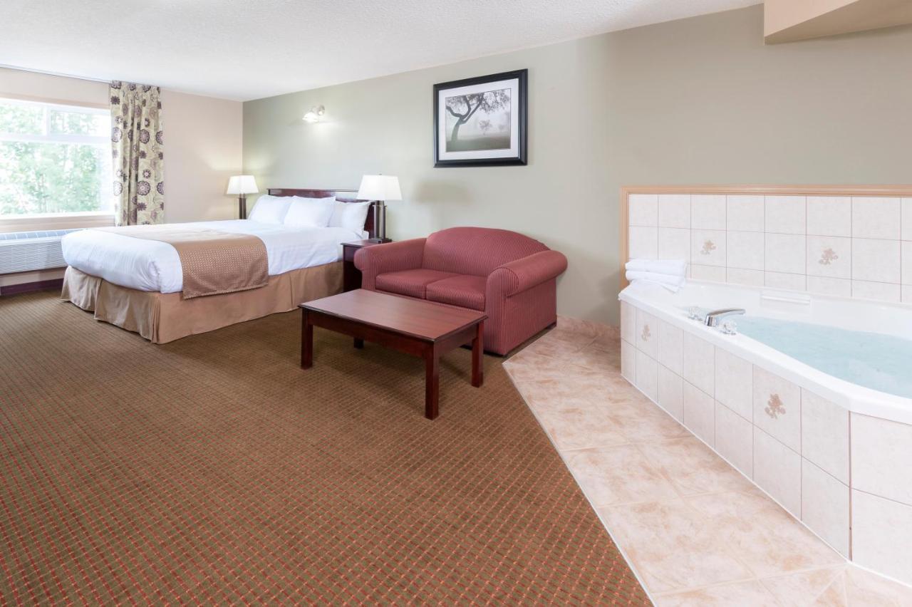 Super 8 By Wyndham Saskatchewan Hotel 2*