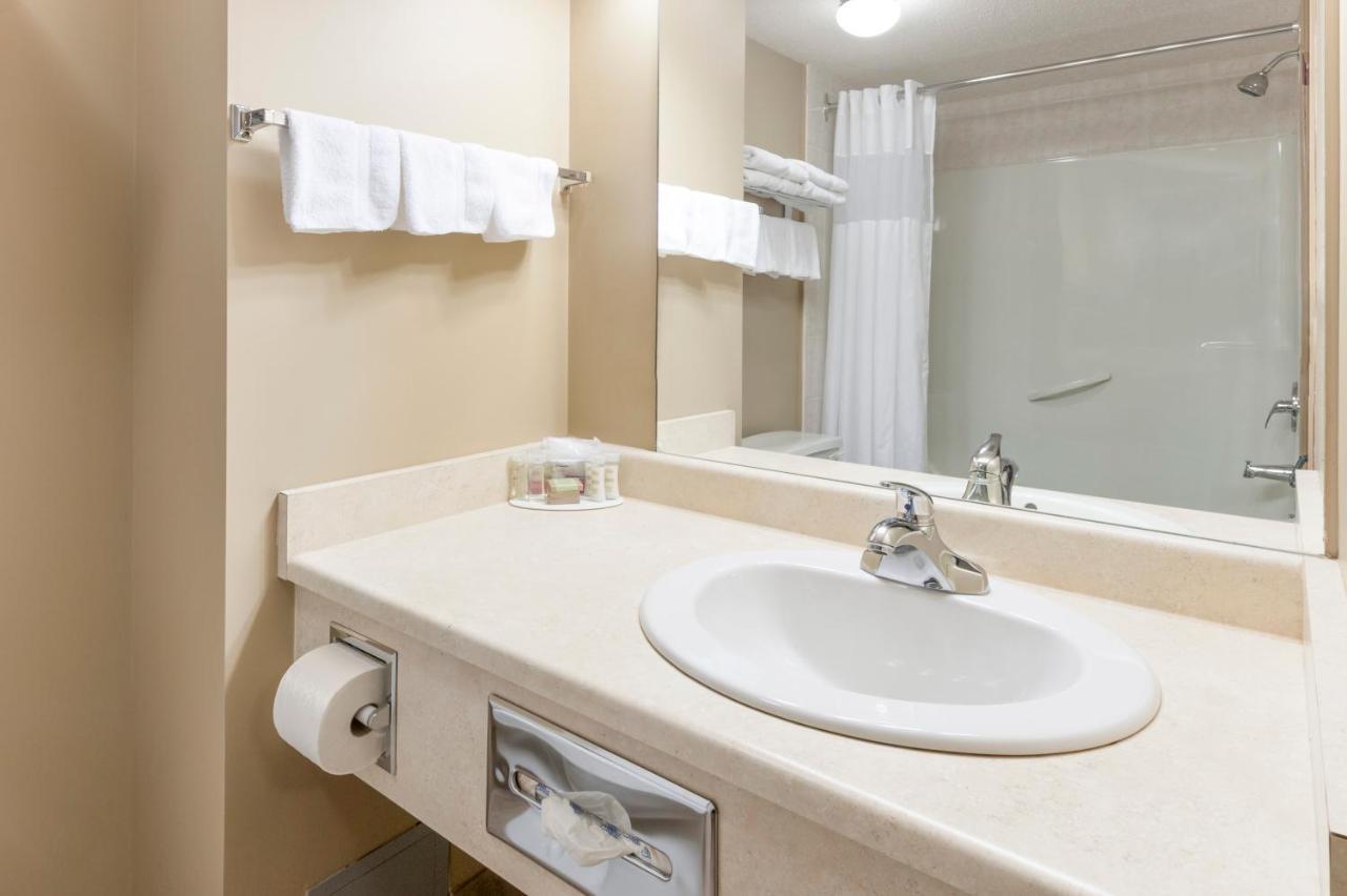 Super 8 By Wyndham Saskatchewan Hotel 2*
