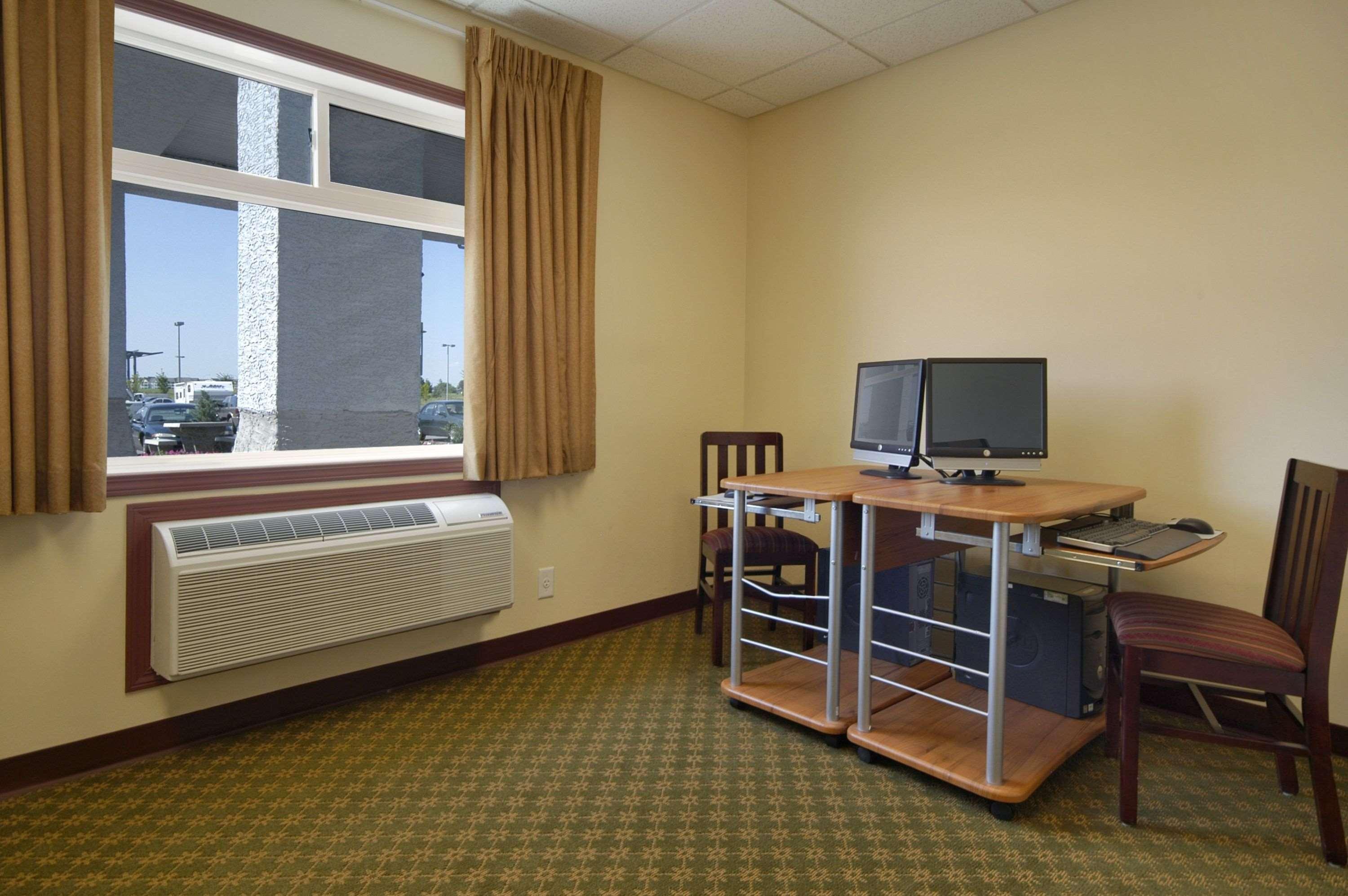 Hotel Super 8 By Wyndham Saskatchewan Fort Saskatchewan