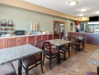 Hotel Super 8 By Wyndham Saskatchewan Fort Saskatchewan